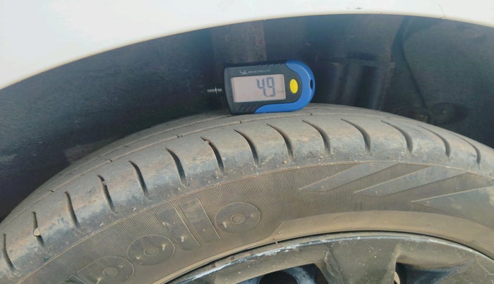 2014 Hyundai Grand i10 SPORTZ 1.1 CRDI, Diesel, Manual, 1,32,498 km, tyre