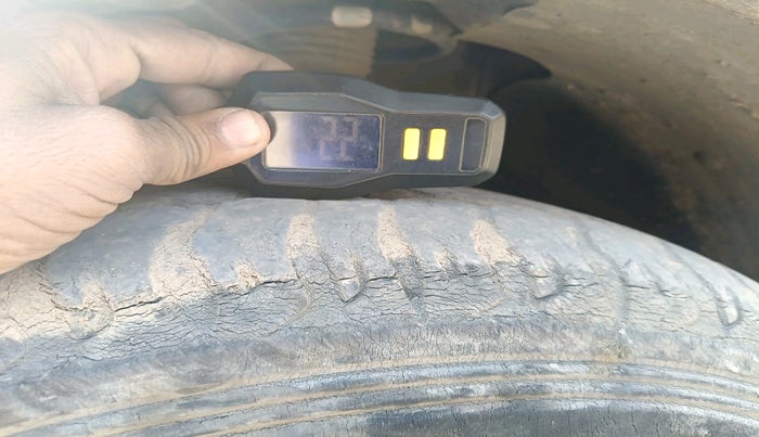 2016 Mahindra XUV500 W10, Diesel, Manual, 98,898 km, tyre