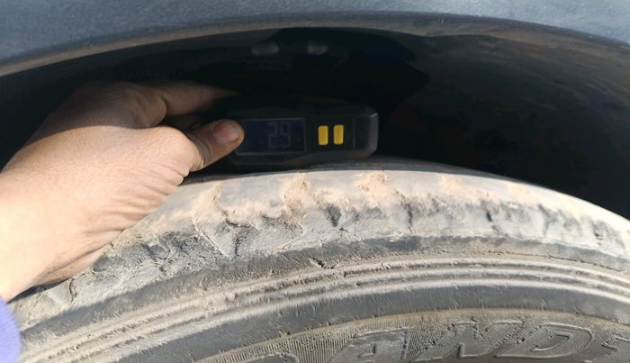 2016 Mahindra XUV500 W10, Diesel, Manual, 98,898 km, tyre