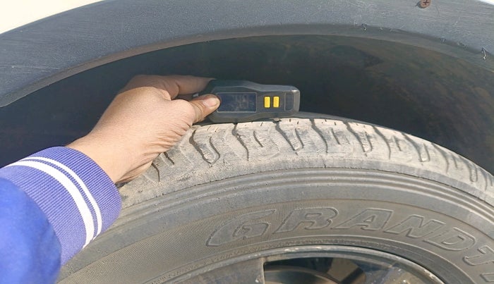 2016 Mahindra XUV500 W10, Diesel, Manual, 98,898 km, tyre