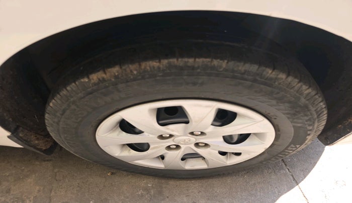 2016 Hyundai Elite i20 SPORTZ 1.2, Petrol, Manual, 77,127 km, tyre