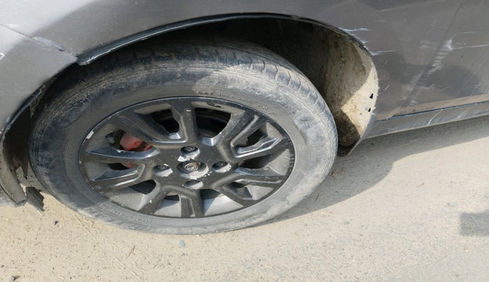 2016 Tata Tiago XZ PETROL, Petrol, Manual, 70,094 km, tyre