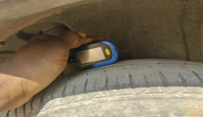 2020 Maruti XL6 ZETA MT, Petrol, Manual, 1,06,848 km, tyre