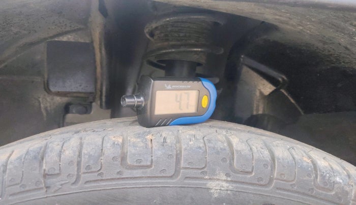 2016 Renault Kwid RXT 0.8, Petrol, Manual, 54,129 km, tyre