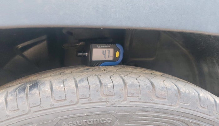 2016 Renault Kwid RXT 0.8, Petrol, Manual, 54,129 km, tyre