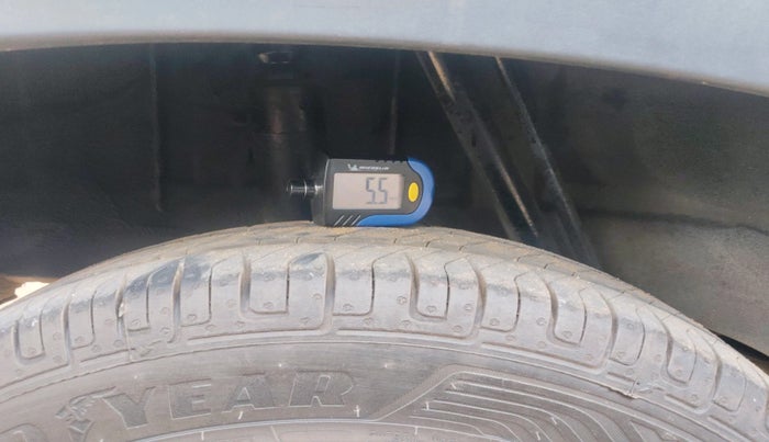 2016 Renault Kwid RXT 0.8, Petrol, Manual, 54,129 km, tyre