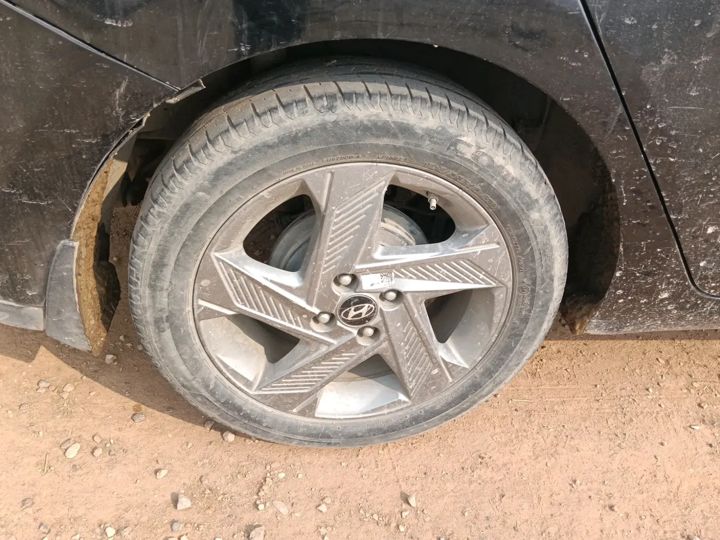 2022 Hyundai Verna SX 1.5 VTVT, CNG, Manual, 48,712 km, tyre