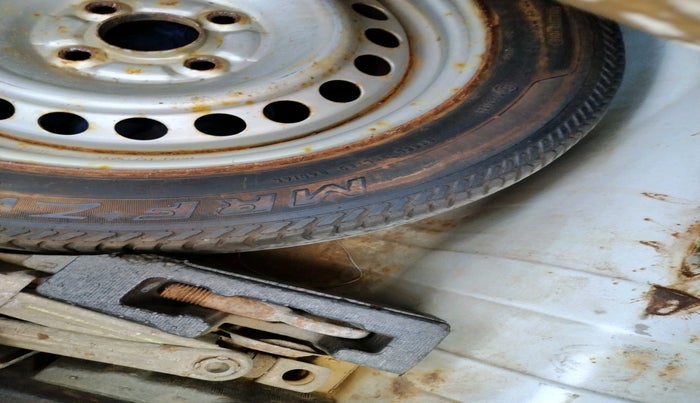 2014 Honda Amaze 1.5L I-DTEC EX, Diesel, Manual, 1,02,875 km, tyre