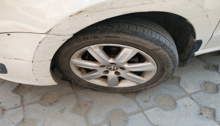 2011 Volkswagen Polo HIGHLINE 1.6L, Petrol, Manual, 96,523 km, tyre