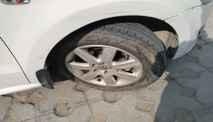 2011 Volkswagen Polo HIGHLINE 1.6L, Petrol, Manual, 96,523 km, tyre