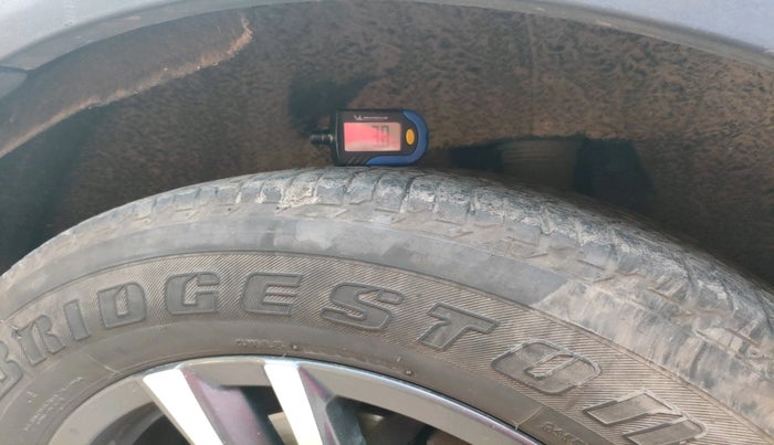 2022 Mahindra XUV700 AX 5 P MT 7 STR, Petrol, Manual, 1,38,070 km, tyre