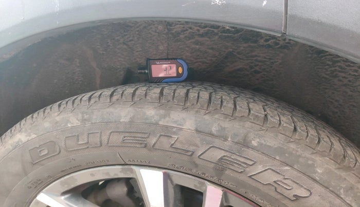 2022 Mahindra XUV700 AX 5 P MT 7 STR, Petrol, Manual, 1,38,070 km, tyre