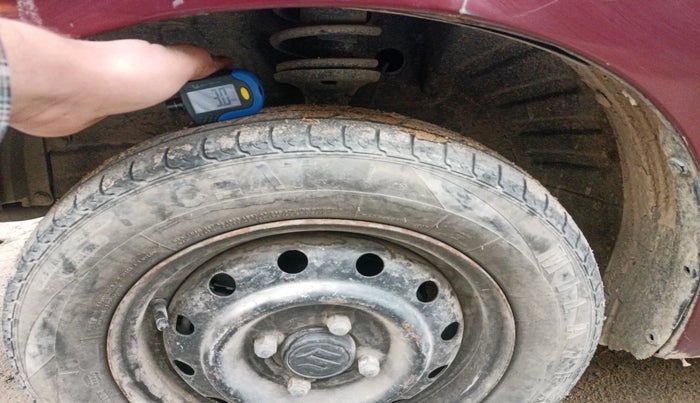 2012 Maruti Wagon R 1.0 LXI CNG, Petrol, Manual, 69,683 km, tyre