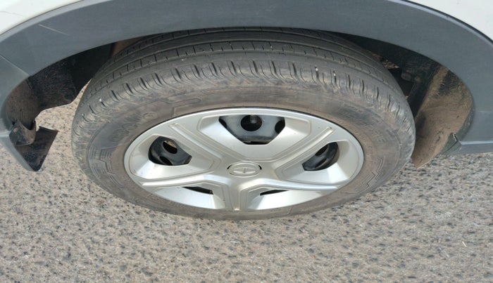 2021 Tata NEXON XZ PETROL, Petrol, Manual, 39,316 km, tyre