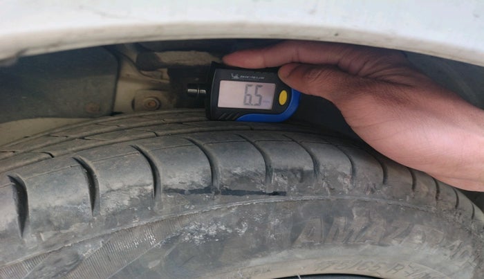 2011 Ford Figo EXI 1.2 PETROL, Petrol, Manual, 1,03,312 km, tyre