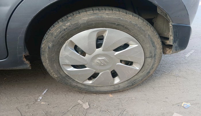 2016 Maruti Celerio VXI CNG, Petrol, Manual, 1,43,237 km, tyre