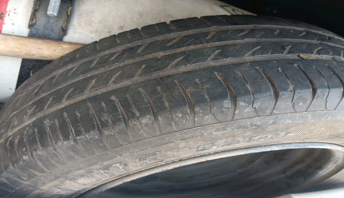 2016 Maruti Celerio VXI CNG, Petrol, Manual, 1,43,237 km, tyre