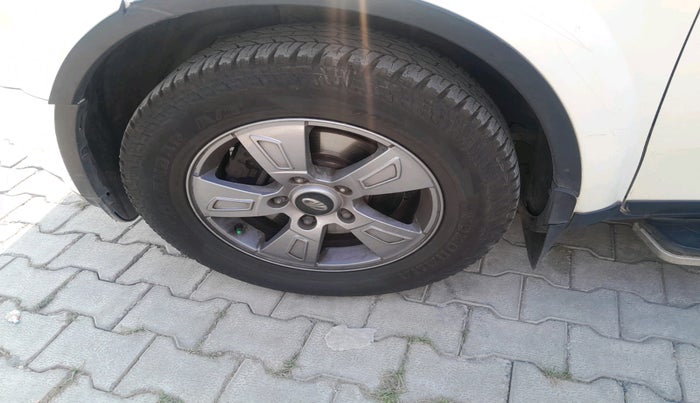 2015 Mahindra XUV500 W8, Diesel, Manual, 77,225 km, tyre