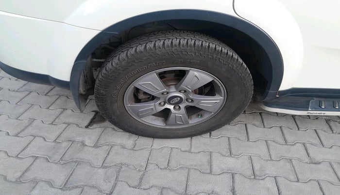 2015 Mahindra XUV500 W8, Diesel, Manual, 77,225 km, tyre