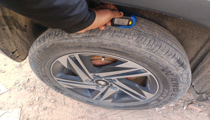 2021 Maruti Vitara Brezza LXI, Petrol, Manual, 55,593 km, tyre