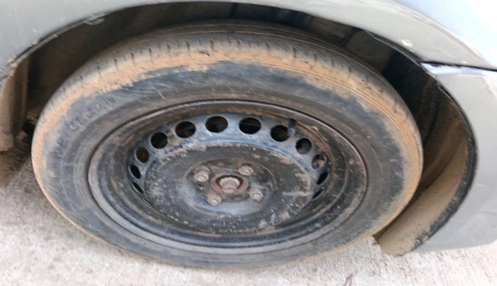 2016 Toyota Etios Liva GD, Diesel, Manual, 1,10,275 km, tyre