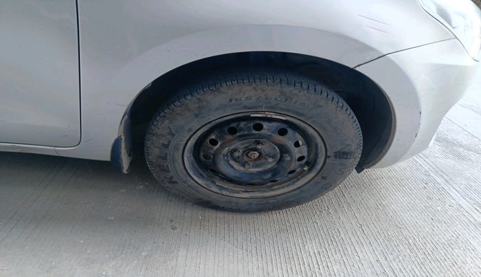 2018 Maruti Swift VXI AMT, Petrol, Automatic, 1,01,058 km, tyre