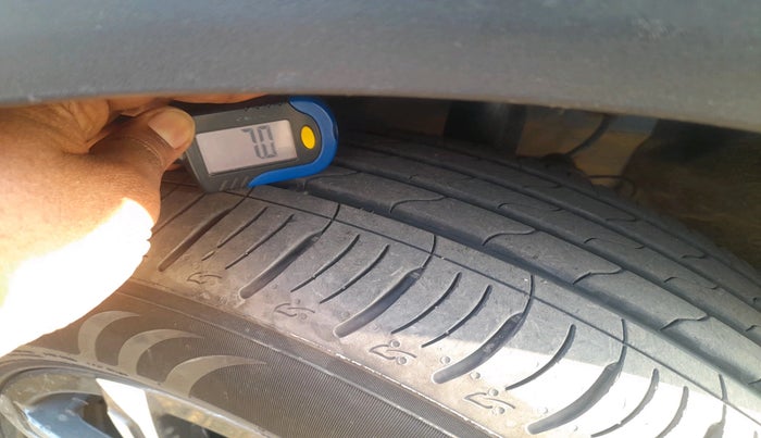 2021 Mahindra XUV700 AX 7 LUXURY D AT 7 STR, Diesel, Automatic, 52,773 km, tyre