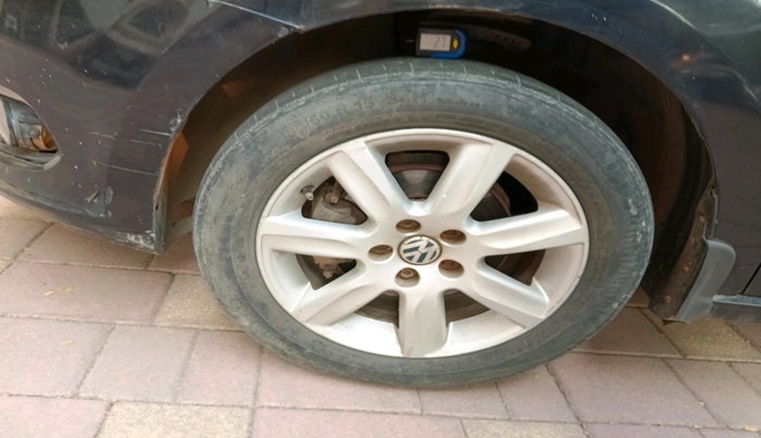 2011 Volkswagen Vento HIGHLINE 1.6 MPI, Petrol, Manual, 96,748 km, tyre