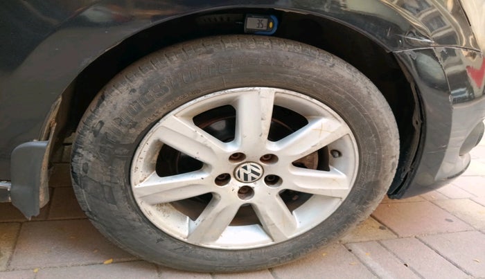 2011 Volkswagen Vento HIGHLINE 1.6 MPI, Petrol, Manual, 96,748 km, tyre