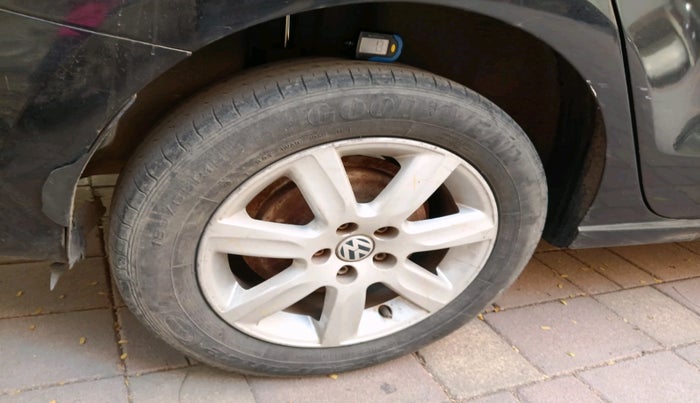 2011 Volkswagen Vento HIGHLINE 1.6 MPI, Petrol, Manual, 96,748 km, tyre