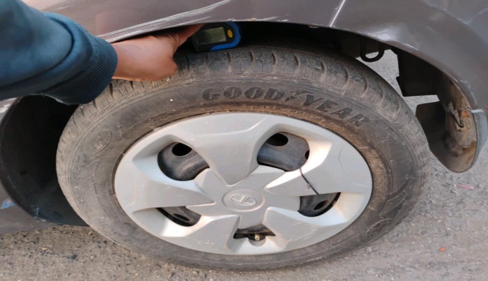 2016 Tata Tiago XZ PETROL, Petrol, Manual, 40,877 km, tyre