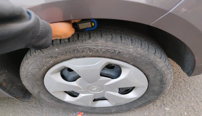 2016 Tata Tiago XZ PETROL, Petrol, Manual, 40,877 km, tyre