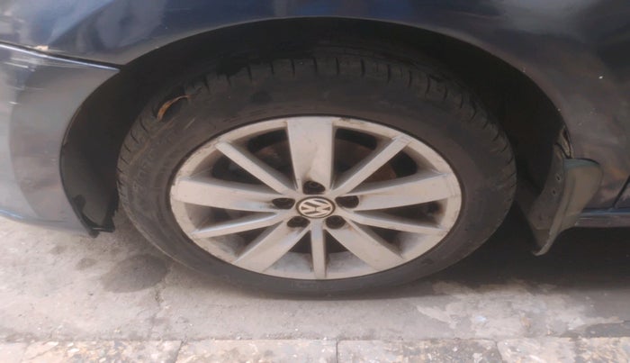 2012 Volkswagen Vento HIGHLINE DIESEL 1.6, Diesel, Manual, 1,93,325 km, tyre