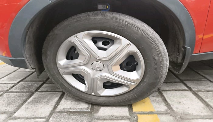 2022 Tata NEXON XMA SUNROOF PETROL, Petrol, Automatic, 13,621 km, tyre