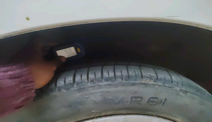 2011 Toyota Etios G, Petrol, Manual, 69,073 km, tyre