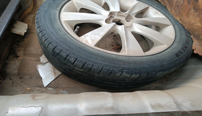 2013 Hyundai Verna FLUIDIC 1.6 CRDI SX, Diesel, Manual, 61,855 km, tyre