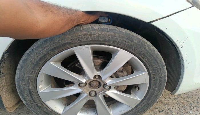 2013 Hyundai Verna FLUIDIC 1.6 CRDI SX, Diesel, Manual, 61,855 km, tyre