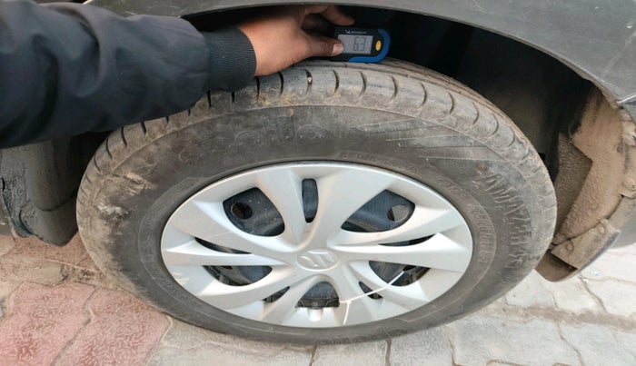 2021 Maruti Swift VXI, Petrol, Manual, 61,700 km, tyre