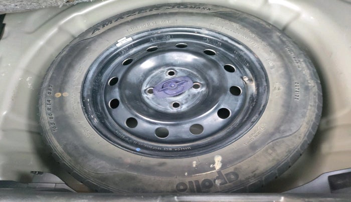 2021 Maruti Swift VXI, Petrol, Manual, 61,700 km, tyre