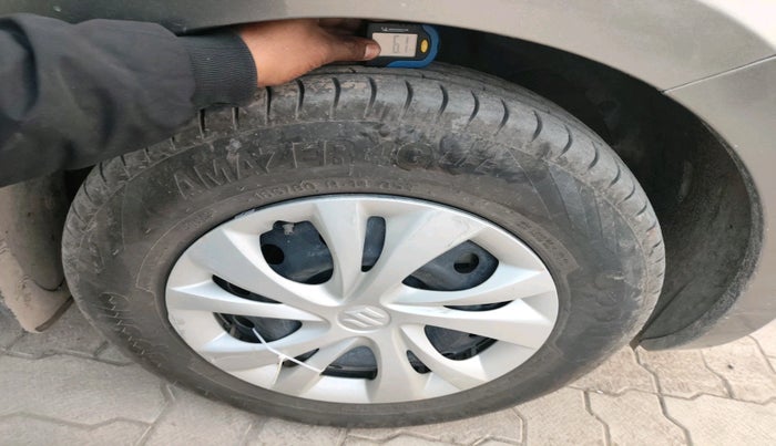 2021 Maruti Swift VXI, Petrol, Manual, 61,700 km, tyre