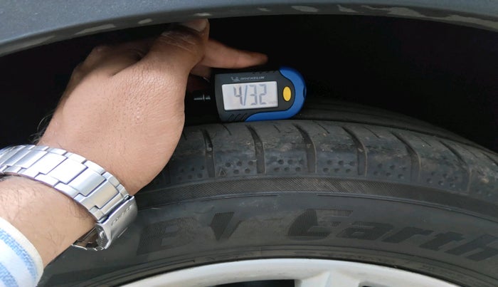 2014 Audi Q3 2.0 TDI QUATTRO, Diesel, Automatic, 1,17,177 km, tyre