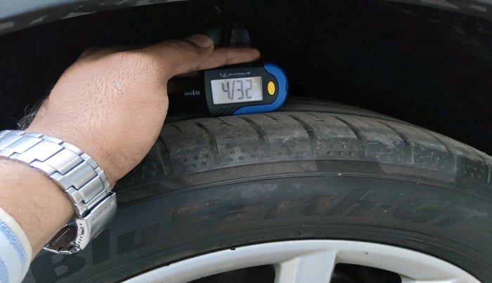 2014 Audi Q3 2.0 TDI QUATTRO, Diesel, Automatic, 1,17,177 km, tyre