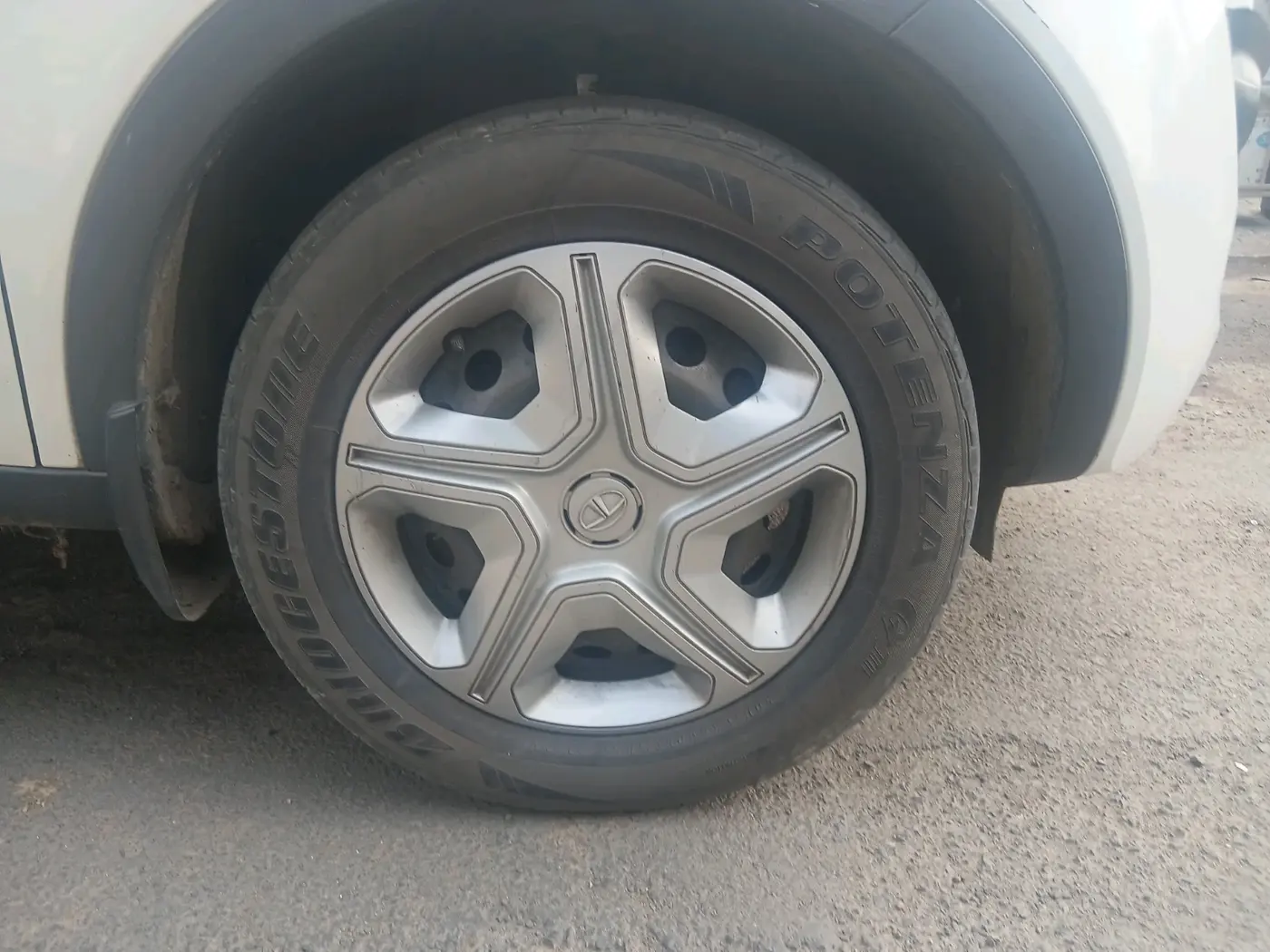 2019 Tata NEXON XM PETROL, Petrol, Manual, 1,03,918 km, tyre