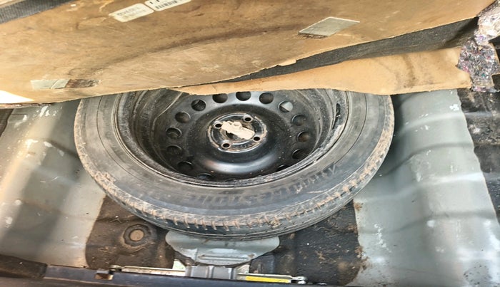 2014 Hyundai Verna FLUIDIC 1.6 VTVT SX, Petrol, Manual, 1,38,306 km, tyre