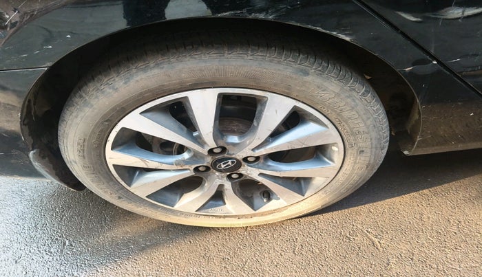 2014 Hyundai Verna FLUIDIC 1.6 VTVT SX, Petrol, Manual, 1,38,306 km, tyre