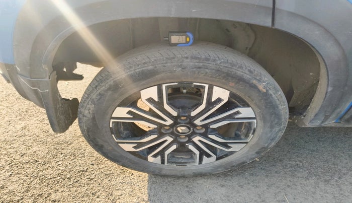 2022 Renault Kiger RXZ MT DUAL TONE, Petrol, Manual, 43,007 km, tyre