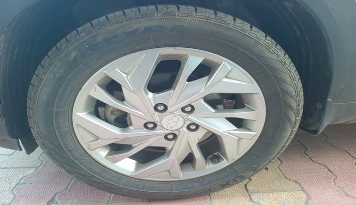 2020 Hyundai Creta SX AT 1.5 DIESEL, Diesel, Automatic, 1,04,208 km, tyre