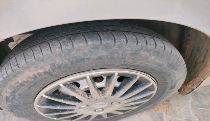 2020 Maruti Swift LXI, Petrol, Manual, 1,09,095 km, tyre