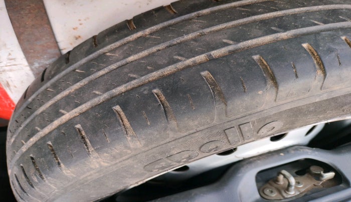 2020 Maruti Swift LXI, Petrol, Manual, 1,09,095 km, tyre