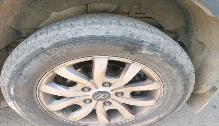 2015 Mahindra XUV500 W10, Diesel, Manual, 1,37,769 km, tyre